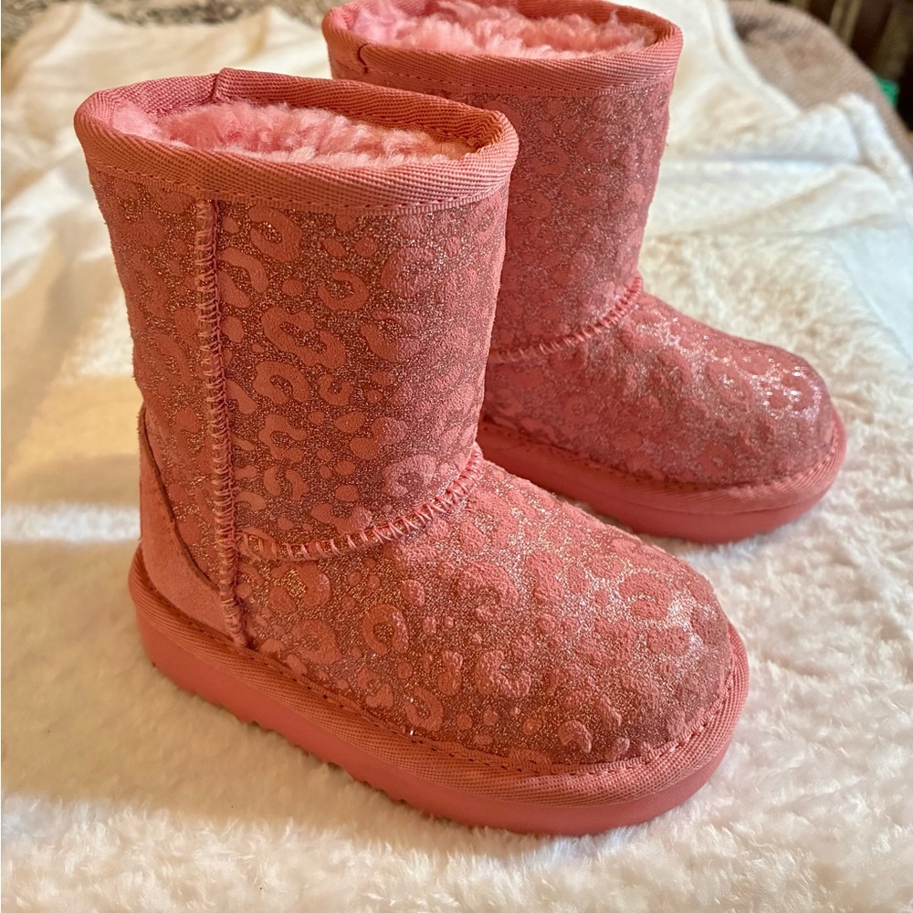 NWOT UGG Classic II Pink Glitter Leopard Print Boots Toddler Girls 6 Fur Lined